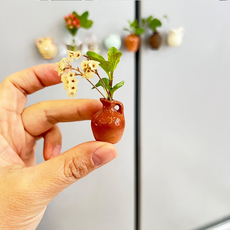 🔥Last Day Promotion - 49% OFF🎁Mini Ceramics Vase Fridge Magnet🌸