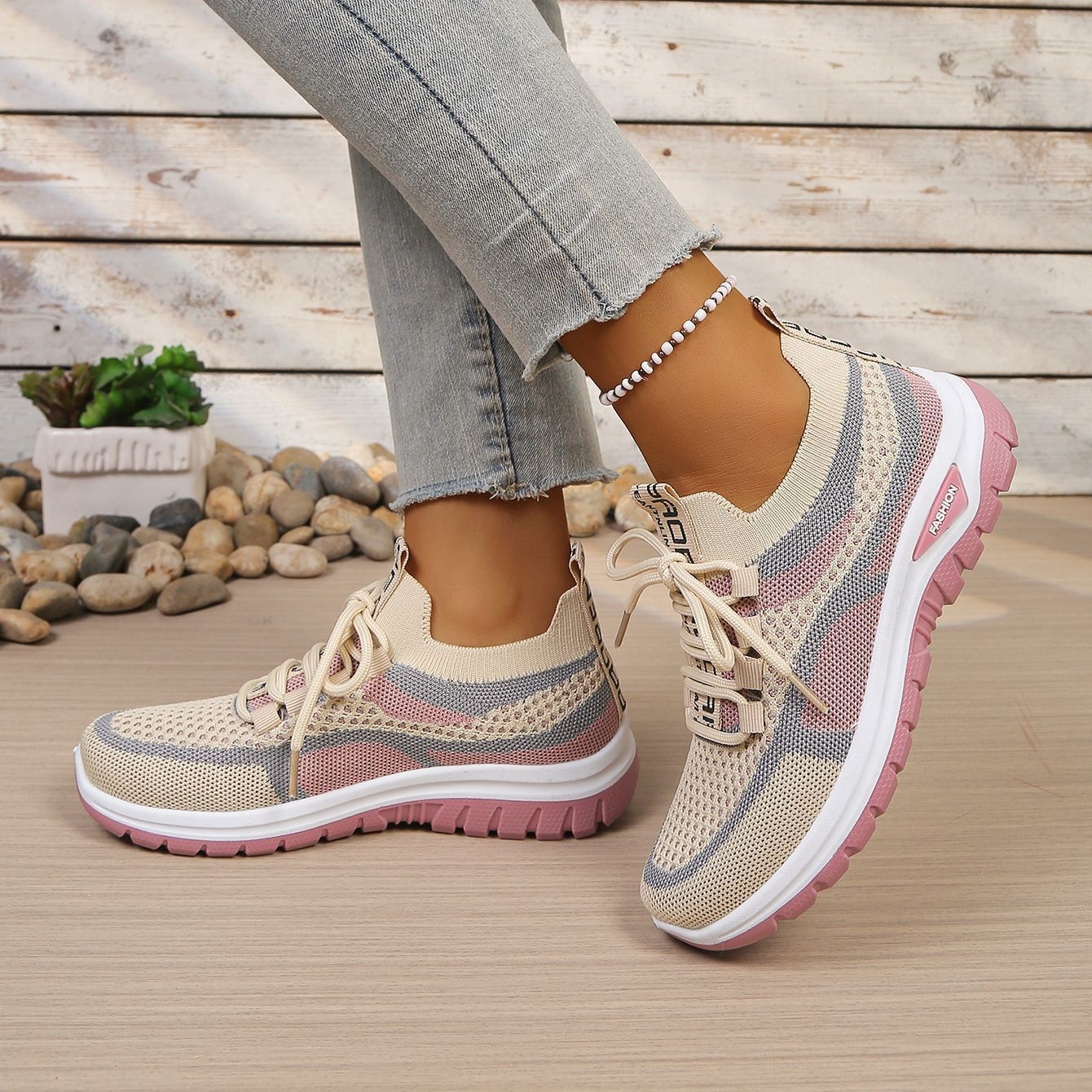 Women's lightweight, comfortable and breathable sneakers