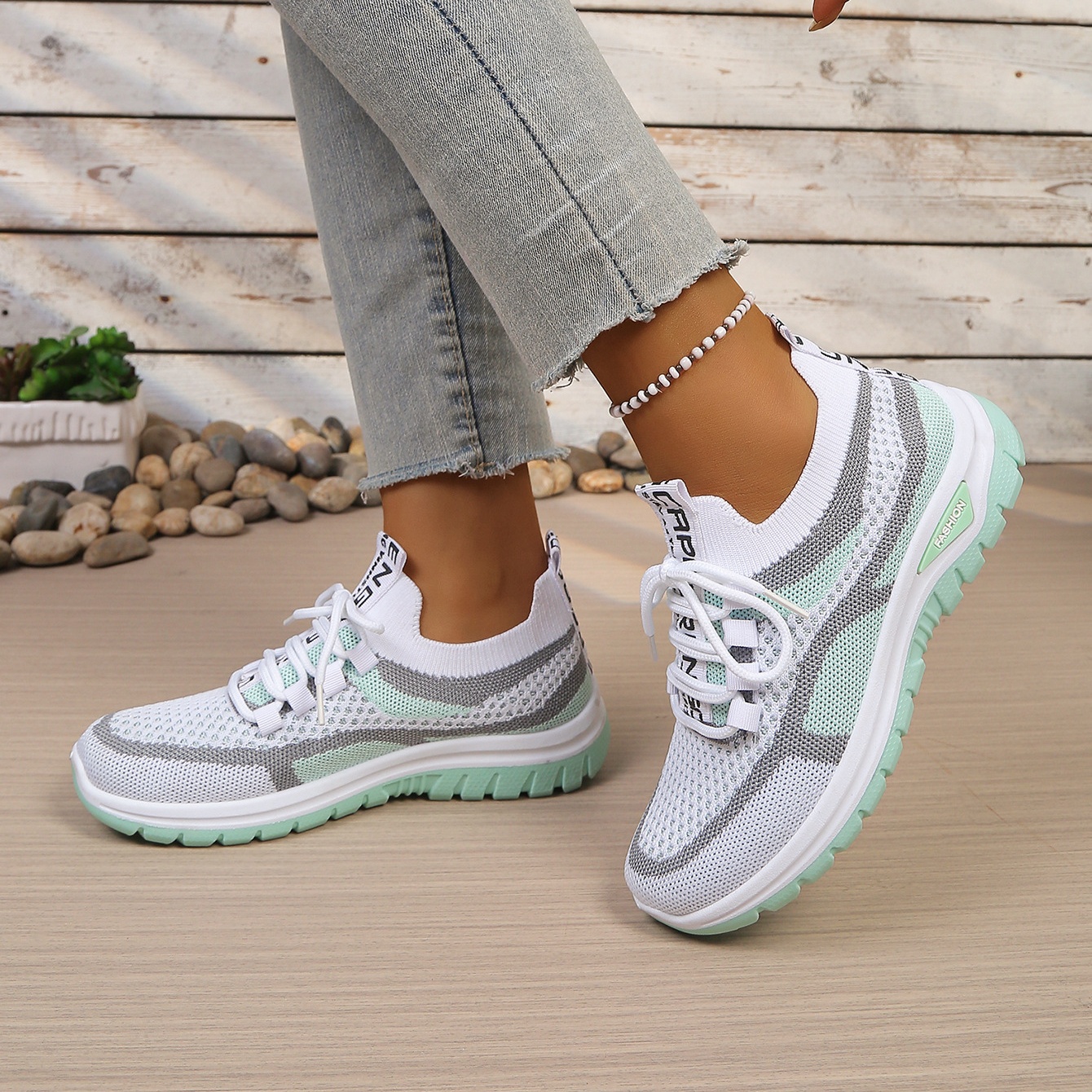Women's lightweight, comfortable and breathable sneakers