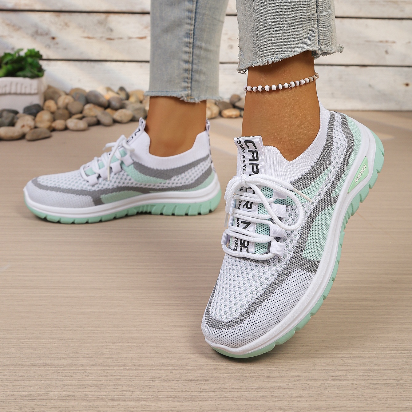 Women's lightweight, comfortable and breathable sneakers