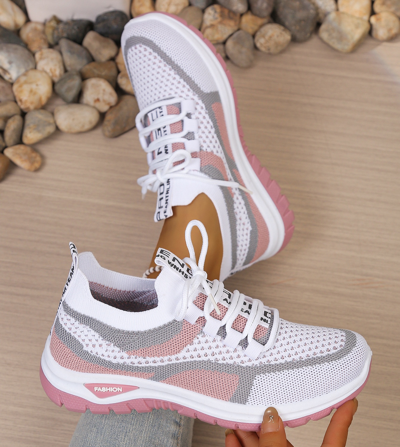 Women's lightweight, comfortable and breathable sneakers