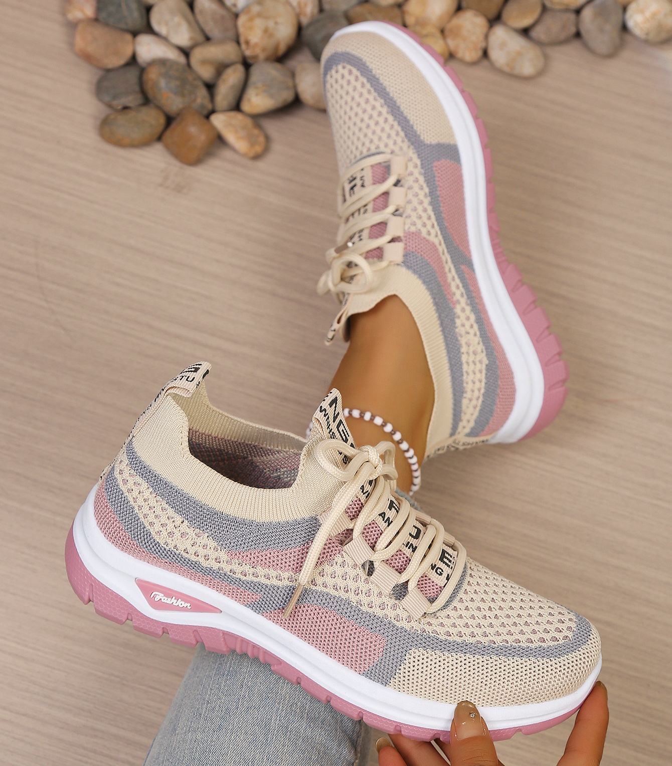 Women's lightweight, comfortable and breathable sneakers