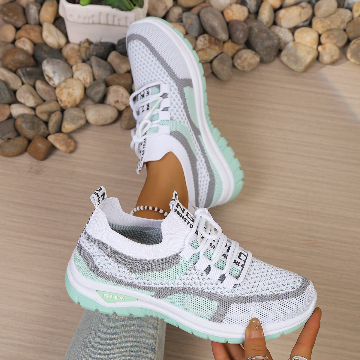 Women's lightweight, comfortable and breathable sneakers