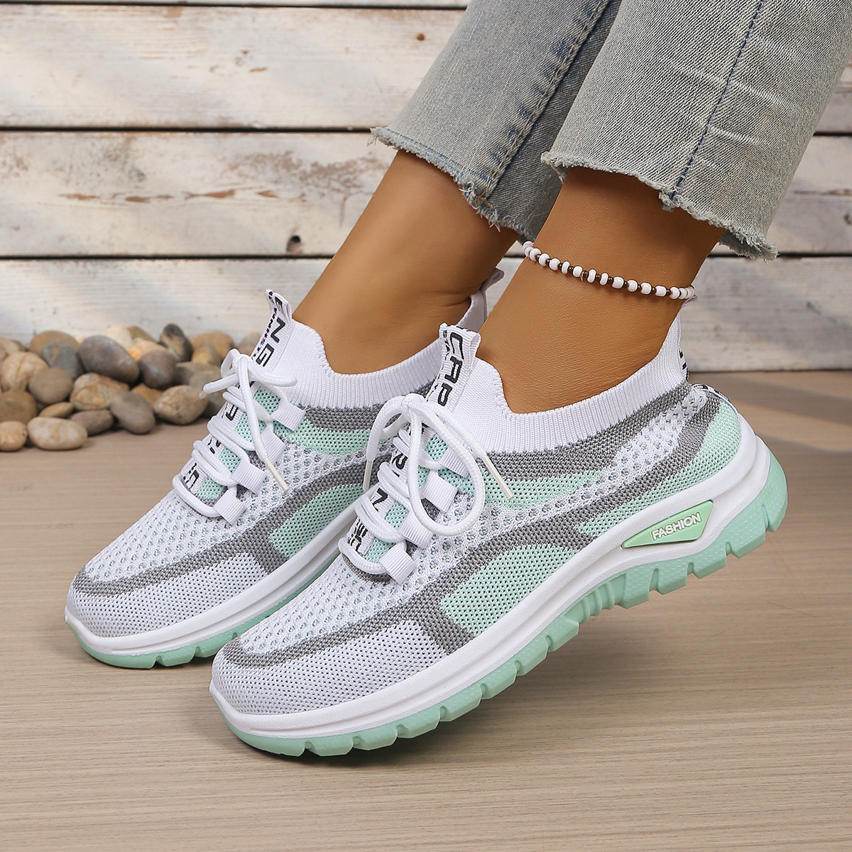 Women's lightweight, comfortable and breathable sneakers