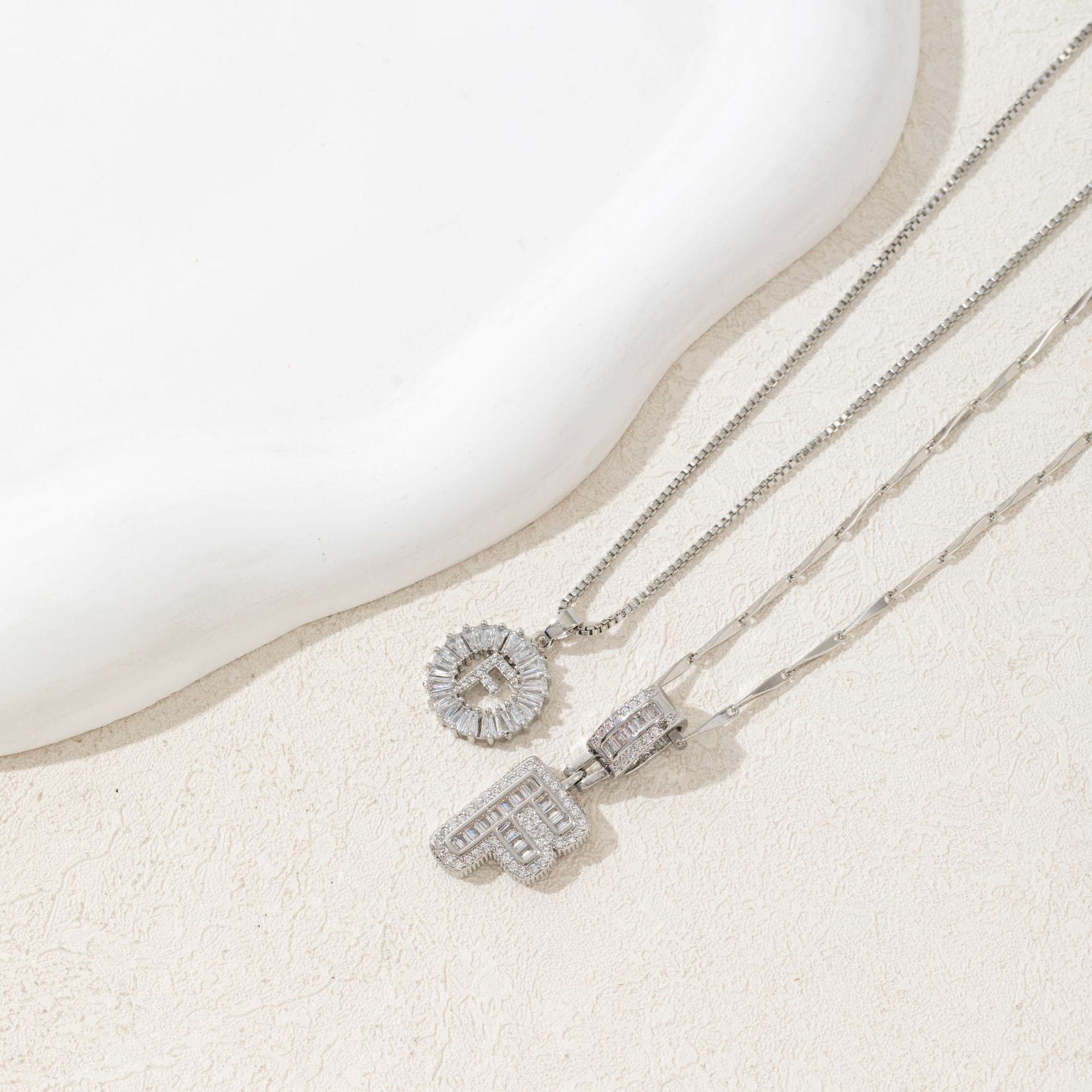 2 Szt. Naszyjnik z Literą z Kryształami