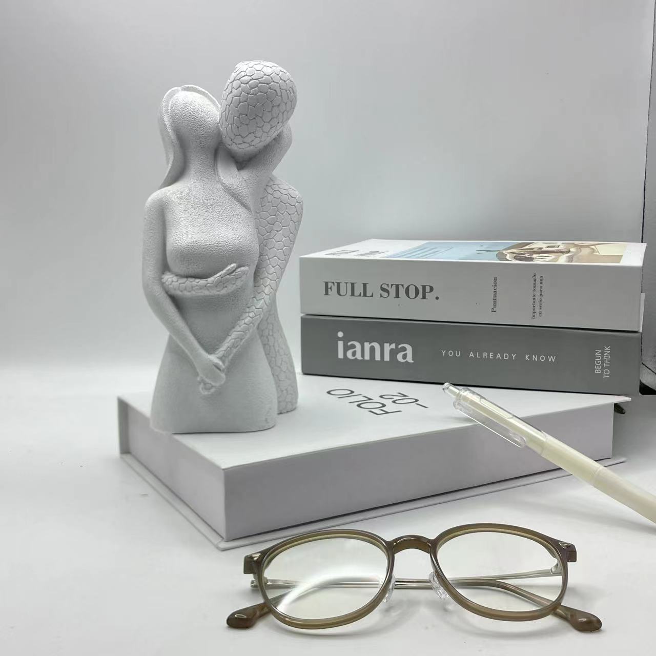 Abstract Couple Embrace Resin Figurine ✨Modern Romantic Decor Sculpture