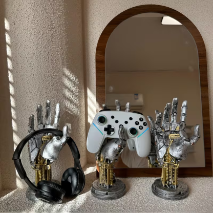 Cyberpunk-Statue aus mechanischem Arm