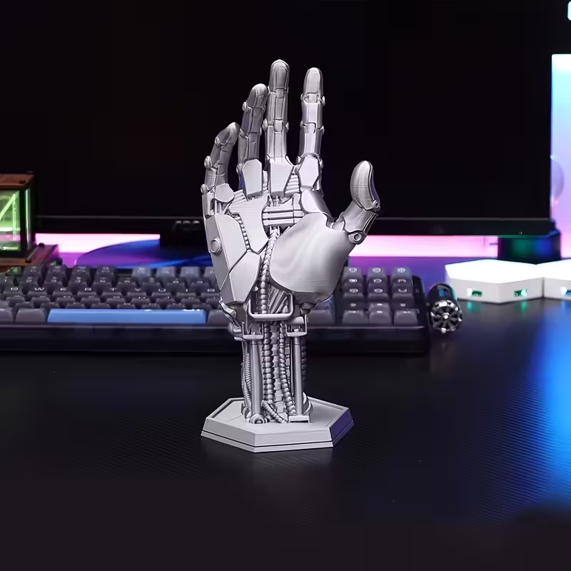 Cyberpunk-Statue aus mechanischem Arm