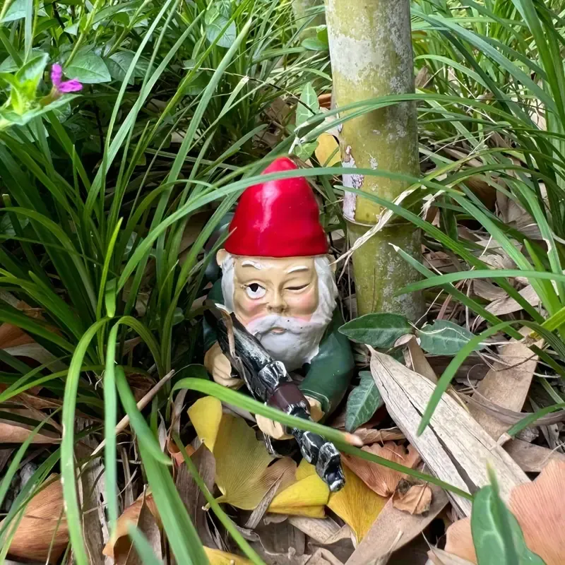 Drei Zwergensoldaten mit AK-47-Gewehren【2 kaufen, versandkostenfrei】