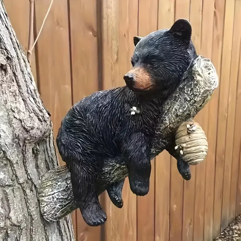 🐻Skulptur eines kleinen schwarzen Bären beim Honiggraben