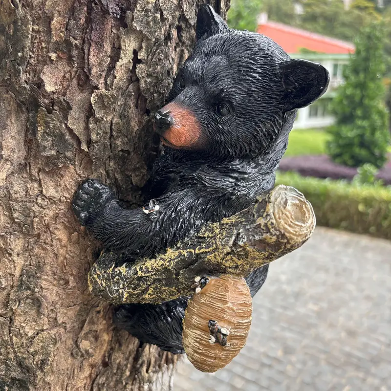 🐻Skulptur eines kleinen schwarzen Bären beim Honiggraben
