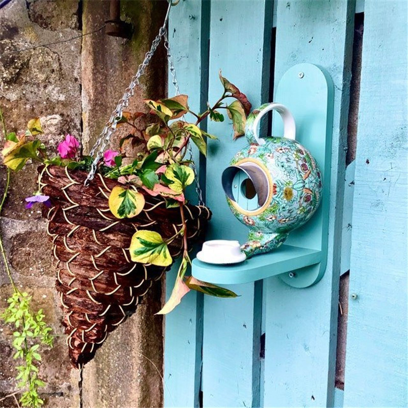 Charmig fågelmatare i harts med blått tak och blommönster 【Köp 2 gratis frakt】