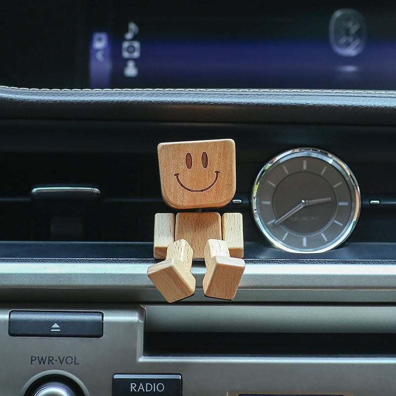 🙂Wippendes Holzmännchen Mit Wohlfühl-Lächeln – Kreatives Auto-Duftaccessoire