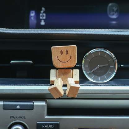 🙂Wippendes Holzmännchen Mit Wohlfühl-Lächeln – Kreatives Auto-Duftaccessoire
