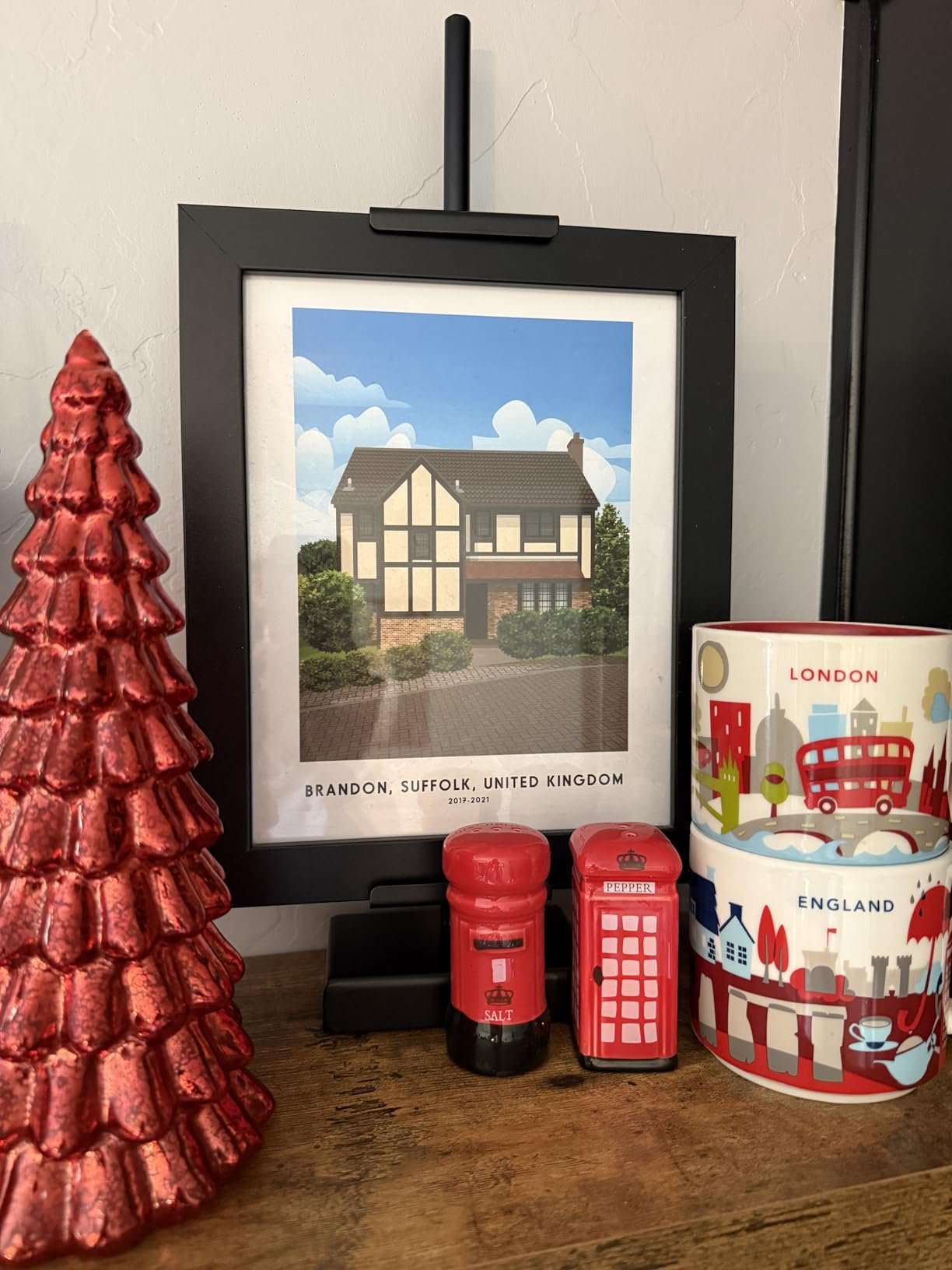 Good quality and sturdy. Looks great and adjustable!