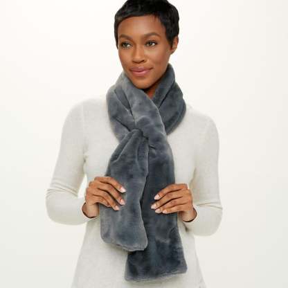 ❄️ Faux-Fur Pull-Through Scarf with Hidden Pocket