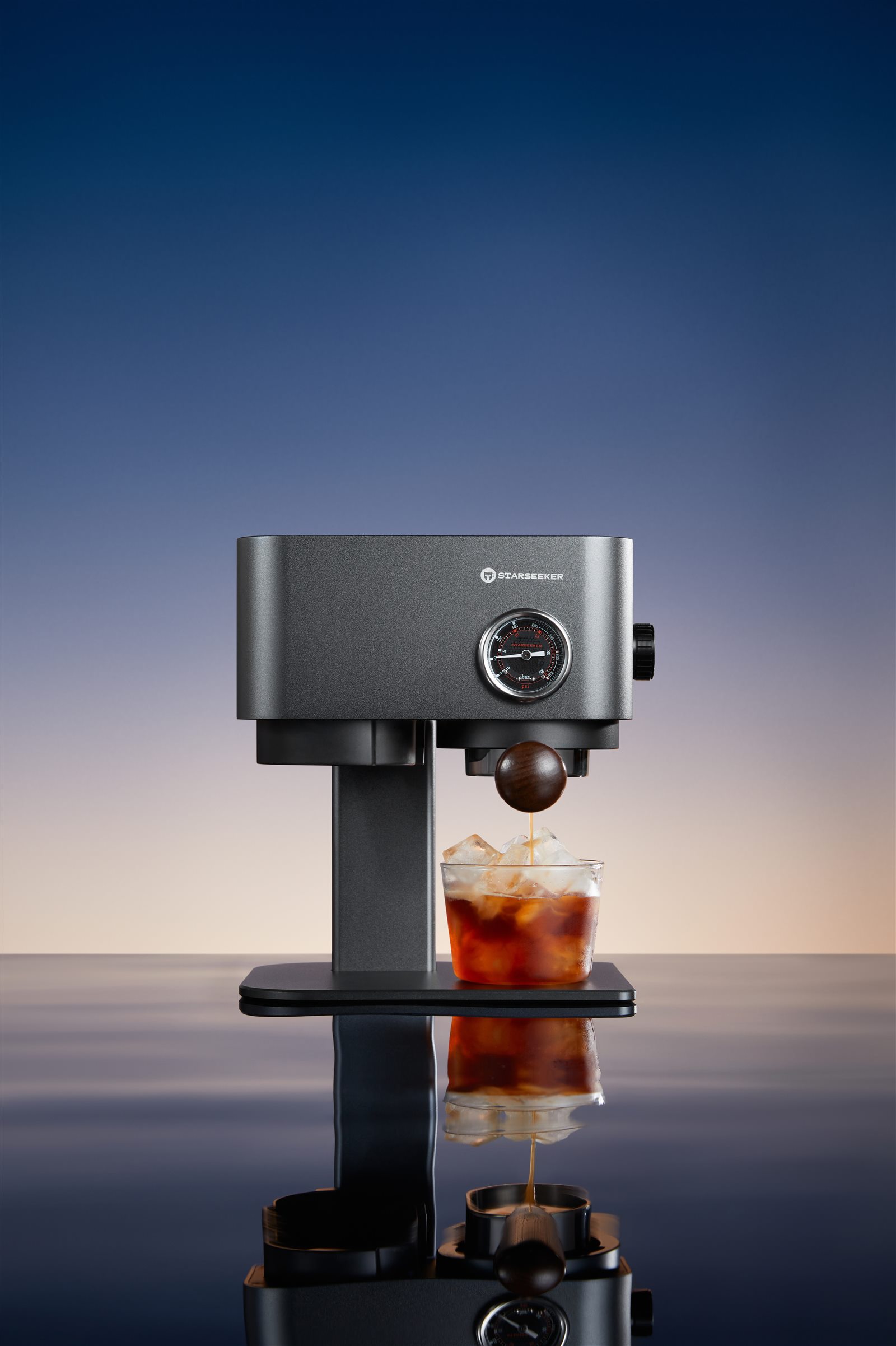 Graphite Omni58X brewing coffee over ice
