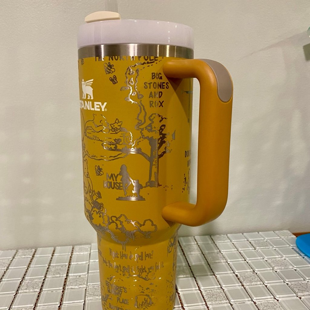 Pothtoh The Winthtnie Quencher H2.0 FlowState? Tumbler | 40 OZ