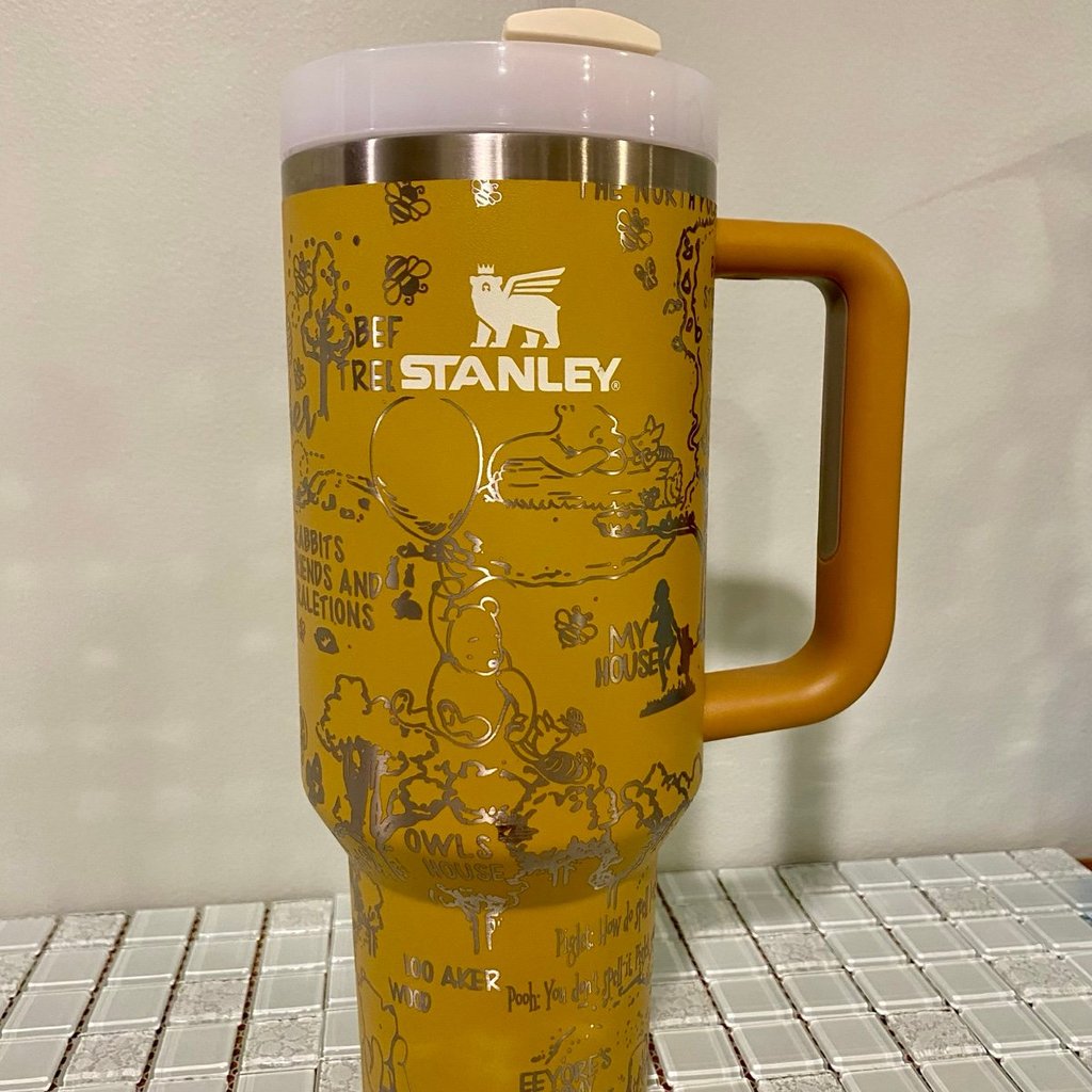 Pothtoh The Winthtnie Quencher H2.0 FlowState? Tumbler | 40 OZ