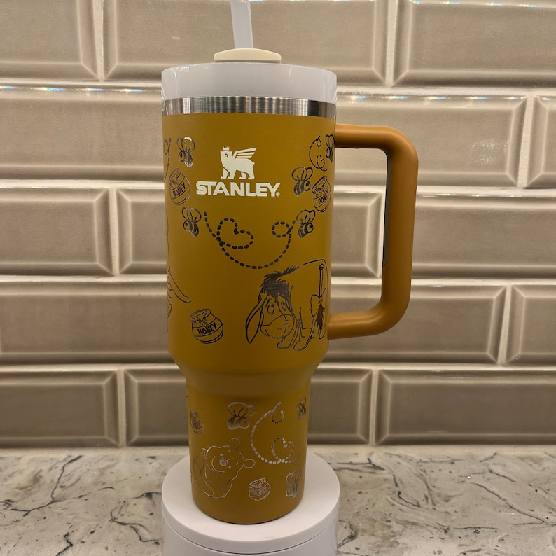 Pothtoh The Winthtnie Quencher H2.0 FlowState? Tumbler | 40 OZ