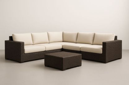 Canapé d'angle en résine tressée et table basse avec coussins crème-Nordlinea