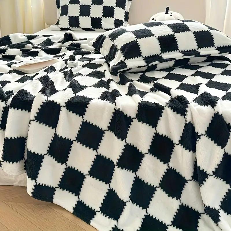 Checkerboard Pattern Blanket, 1 Count 350gsm Soft Comfortable Throw Blanket, Flannel Fleece Blanket, Breathable Soft Blanket, Room Accessories Warm Napping Blanket for Home Office Travel, Bedroom Refresh Decor, Room Accessories, Soft Blankets