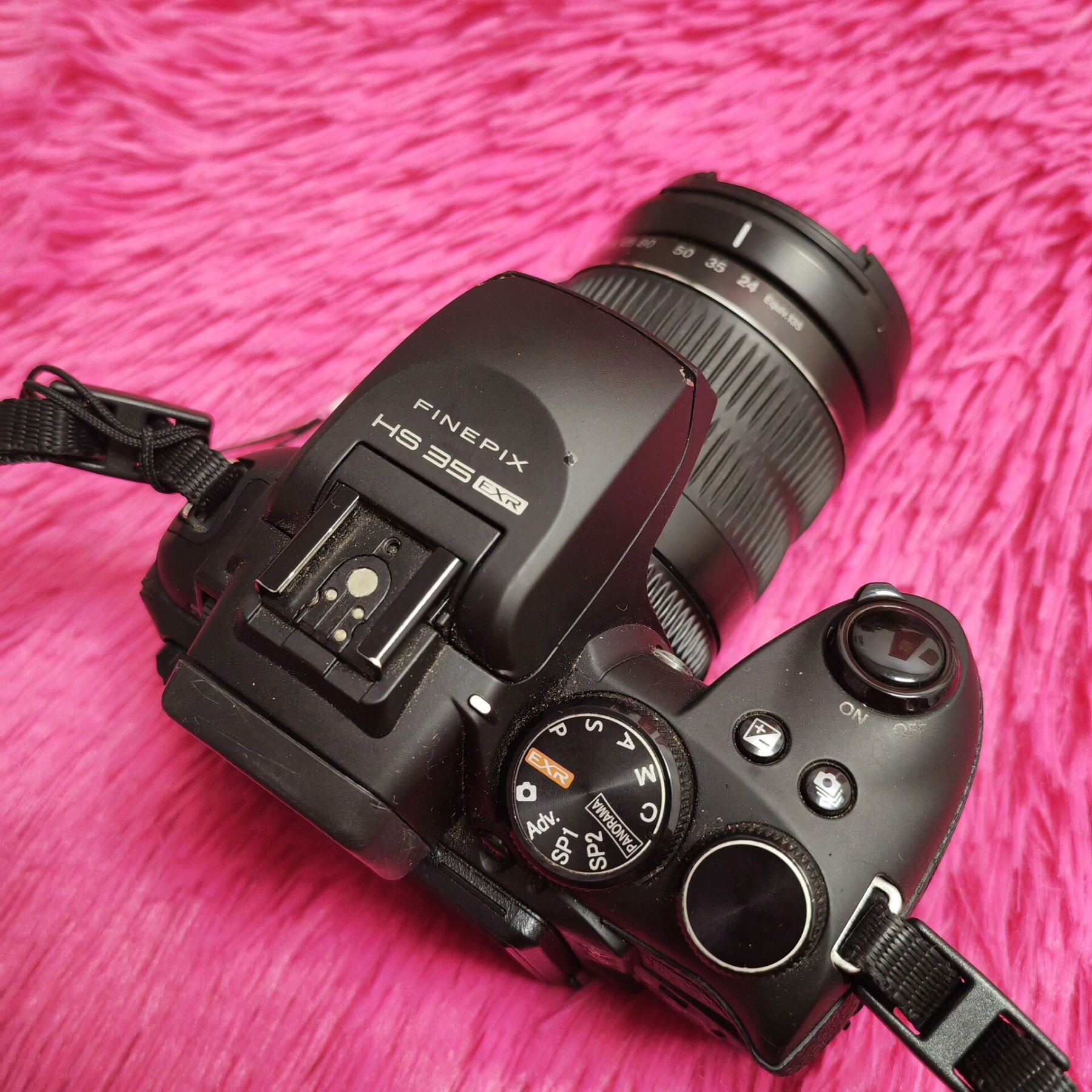 FujiFilm FinePix HS35EXR 16MP Digital Camera & Acces. 24–720mm 30x Optical Zoom