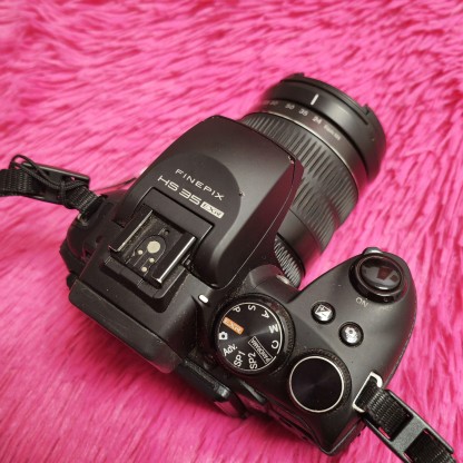 FujiFilm FinePix HS35EXR 16MP Digital Camera & Acces. 24–720mm 30x Optical Zoom