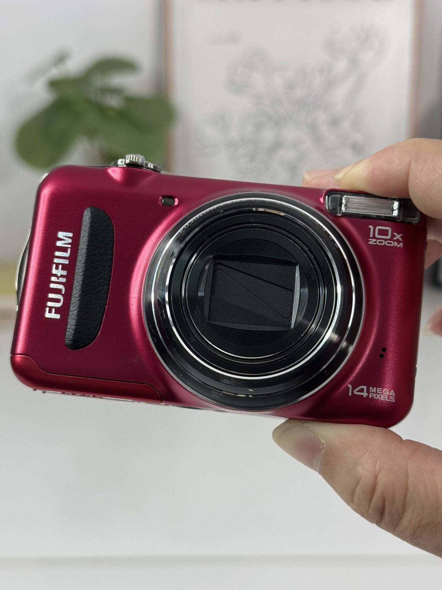 Fujifilm FINEPIX T300 Red compact digital camera 