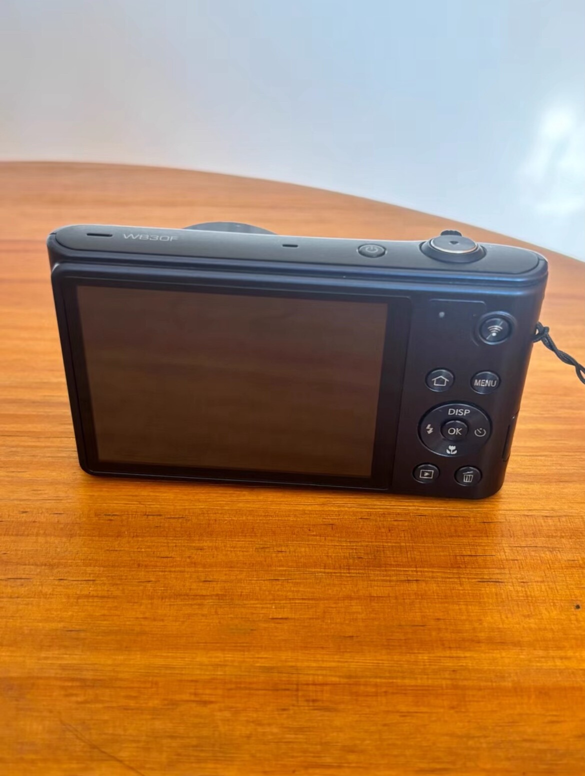 Samsung WB30F HD WiFi Digital Camera 10x Optical Zoom black/white