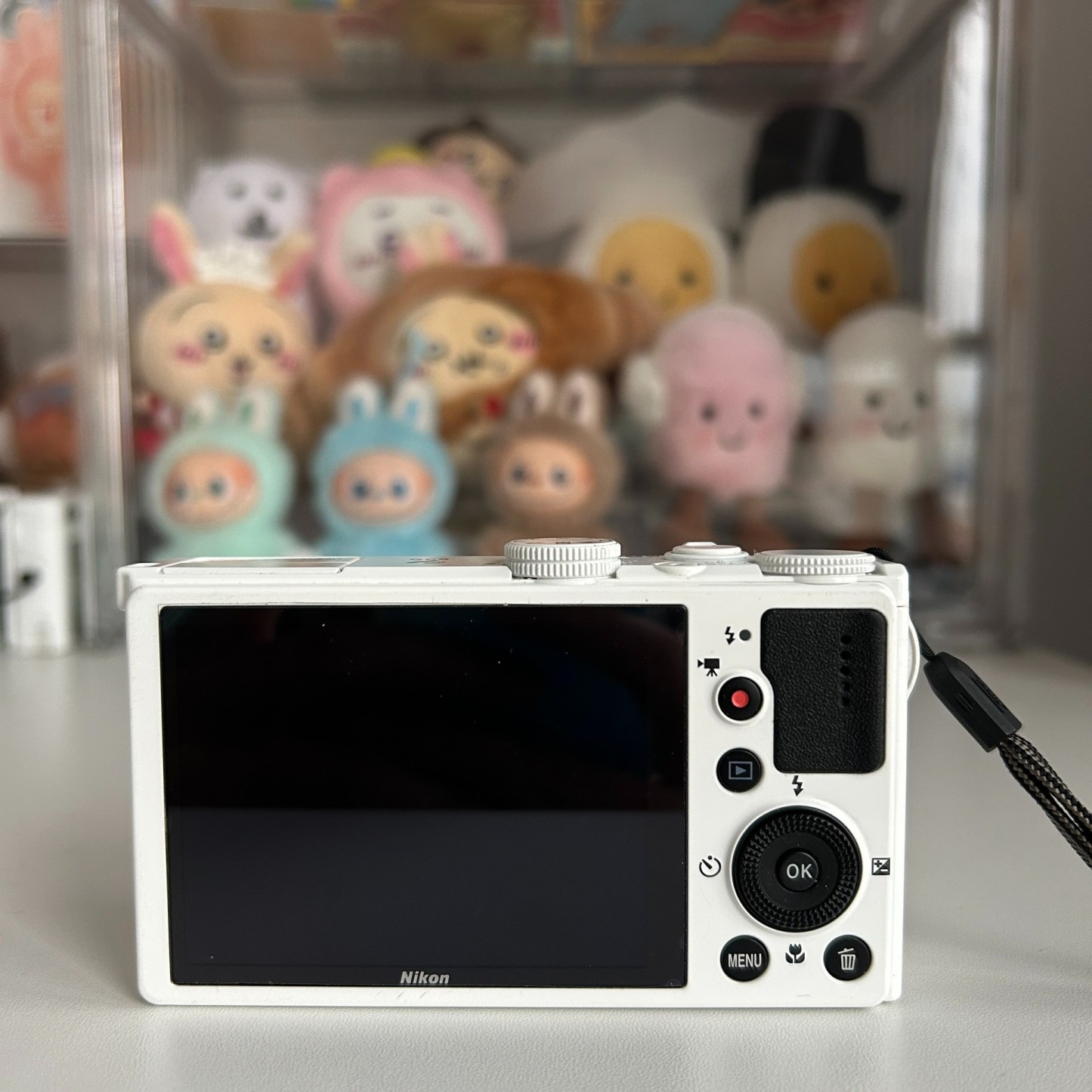 Nikon COOLPIX P330 White/Black Digital Camera 12.2MP 5x Zoom GPS Full HD RAW NRW