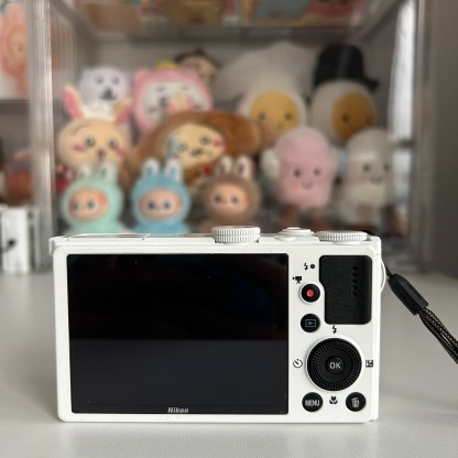 Nikon COOLPIX P330 White/Black Digital Camera 12.2MP 5x Zoom GPS Full HD RAW NRW