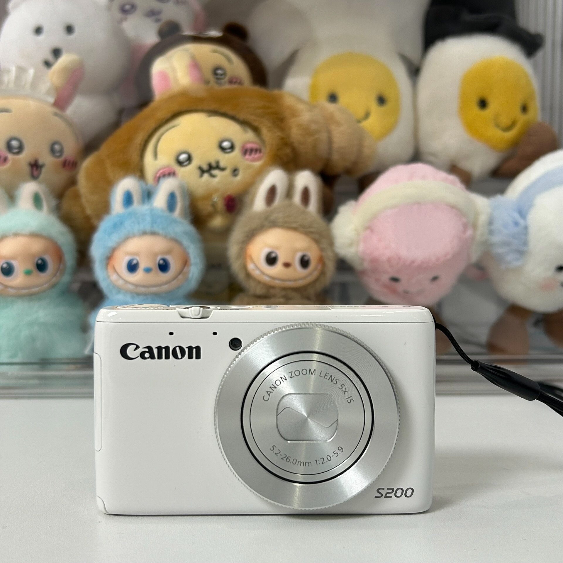 Canon Digital Camera PowerShot S200 F 2.0 Wide Angle 24mm Optical 5x Zoom White