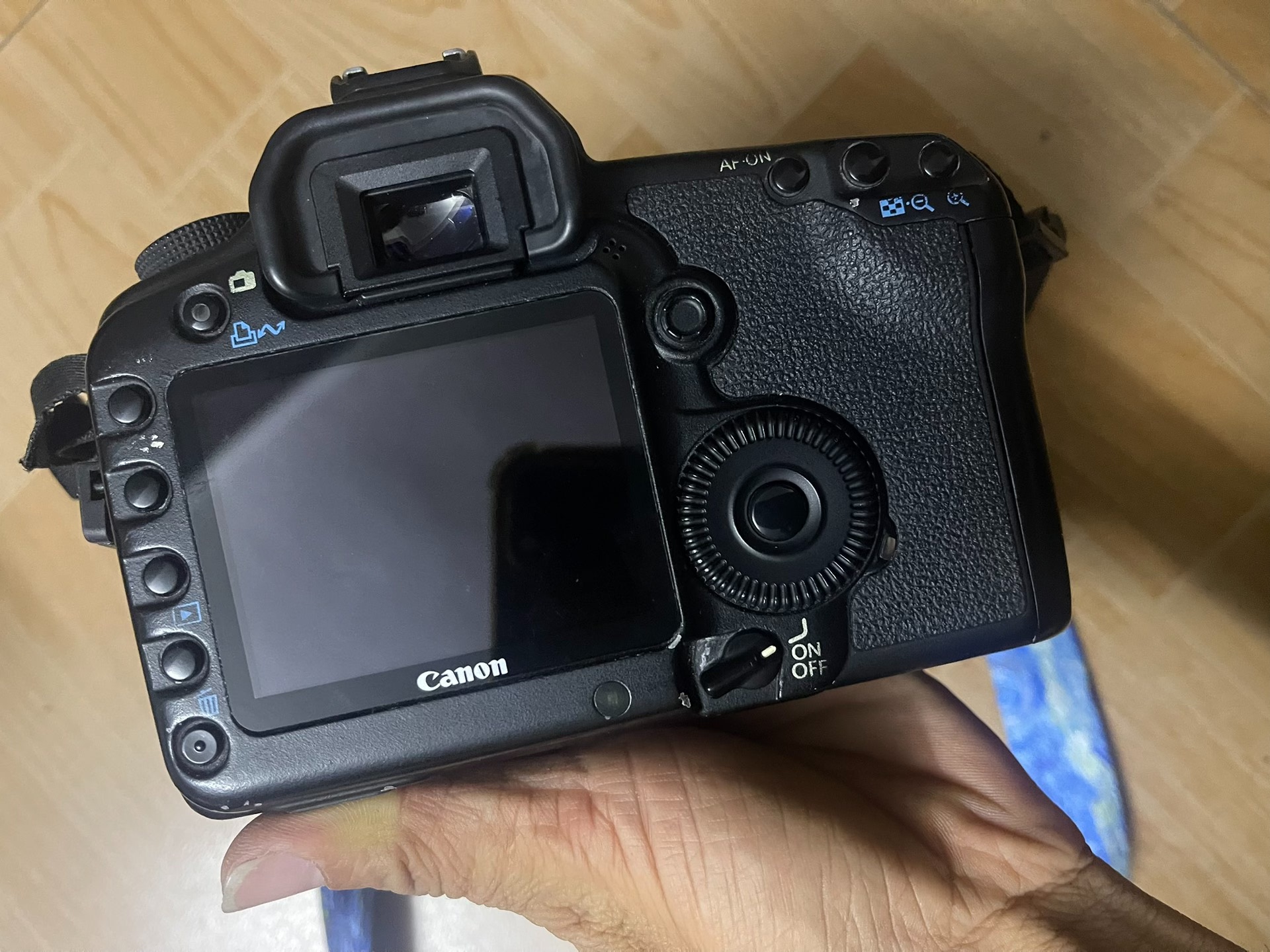 Canon EOS 5D Mark II 21.1 MP Digital SLR Camera Body  with Battery & Charger CF card