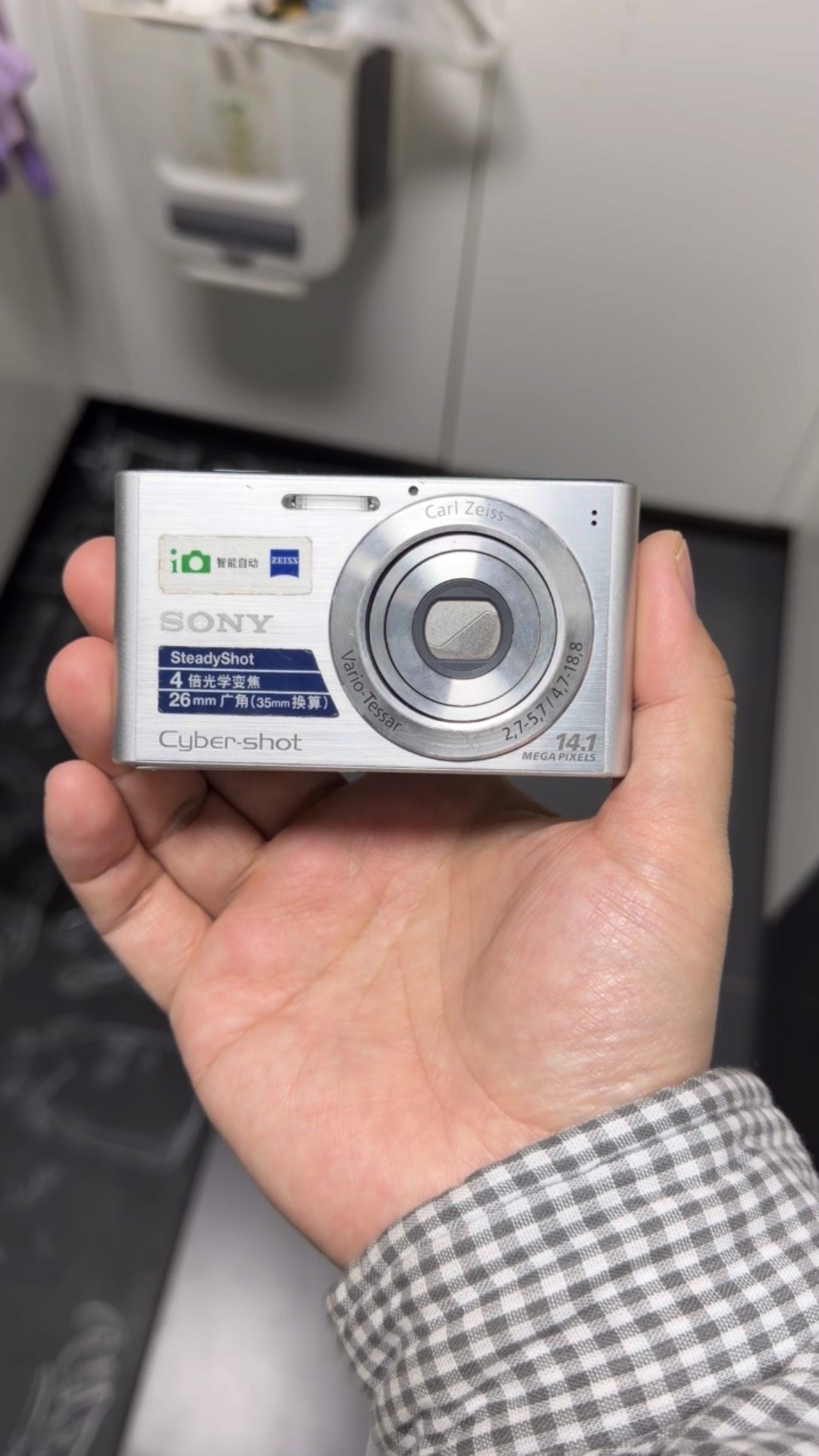 SONY DSC-W320 Digital Camera Cyber-shot 14.10 MP 3.0 x Zoom 85% new 2.7" English