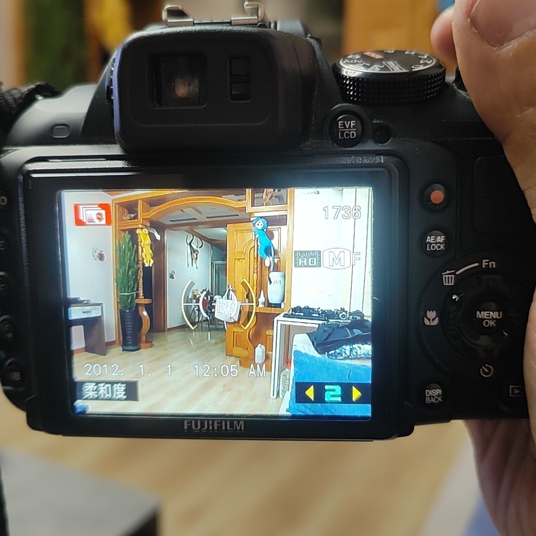 FUJIFILM FINEPIX HS 25 EXR W 4.2-126MM F/2.8-5.6 30X ZOOM LENS