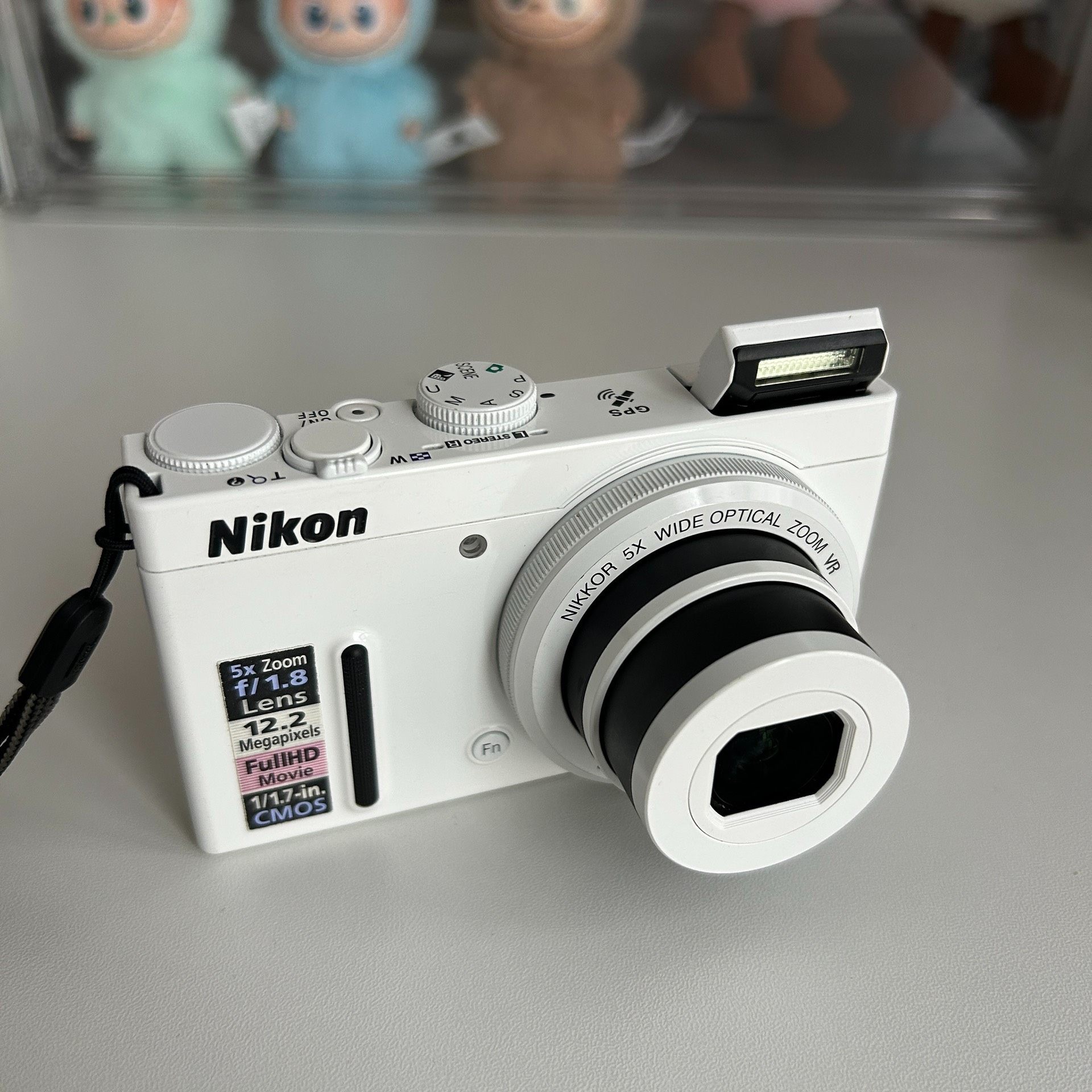 Nikon COOLPIX P330 White/Black Digital Camera 12.2MP 5x Zoom GPS Full HD RAW NRW