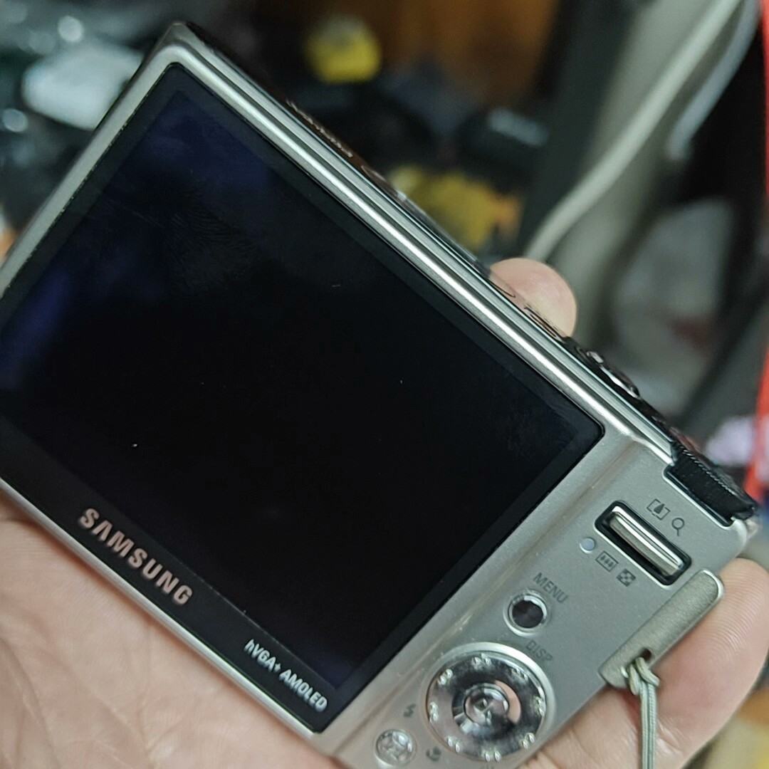 Samsung WB1000 12MP Camera with 5x Optical Zoom and AMOLED Screen