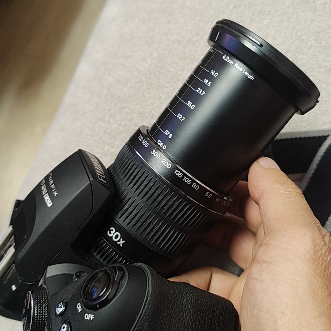 FUJIFILM FINEPIX HS 25 EXR W 4.2-126MM F/2.8-5.6 30X ZOOM LENS