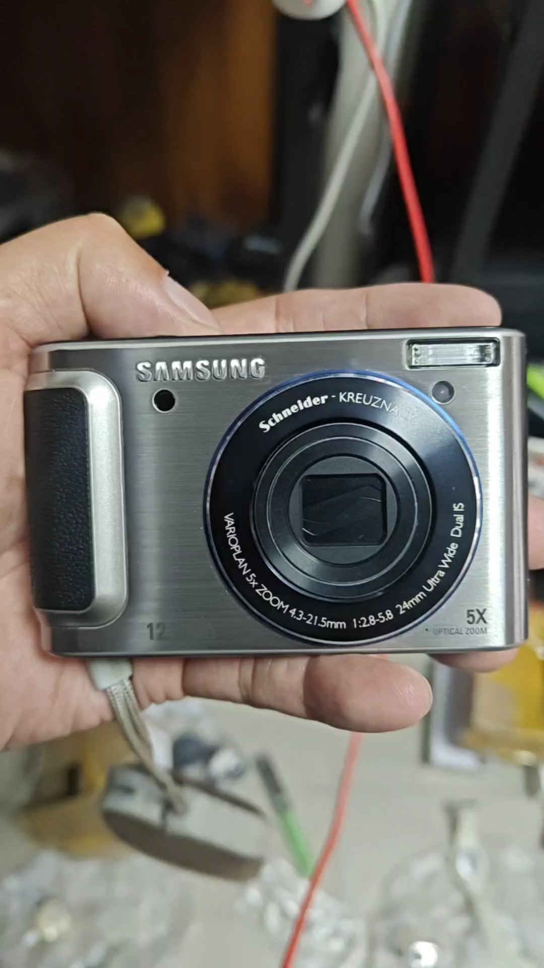 Samsung WB1000 12MP Camera with 5x Optical Zoom and AMOLED Screen