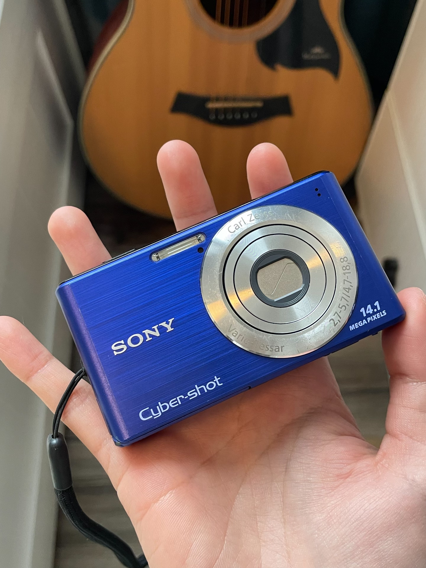 SONY Cyber-shot DSC-W530 Digital Camera 14.1 MP 4x Optical Zoom