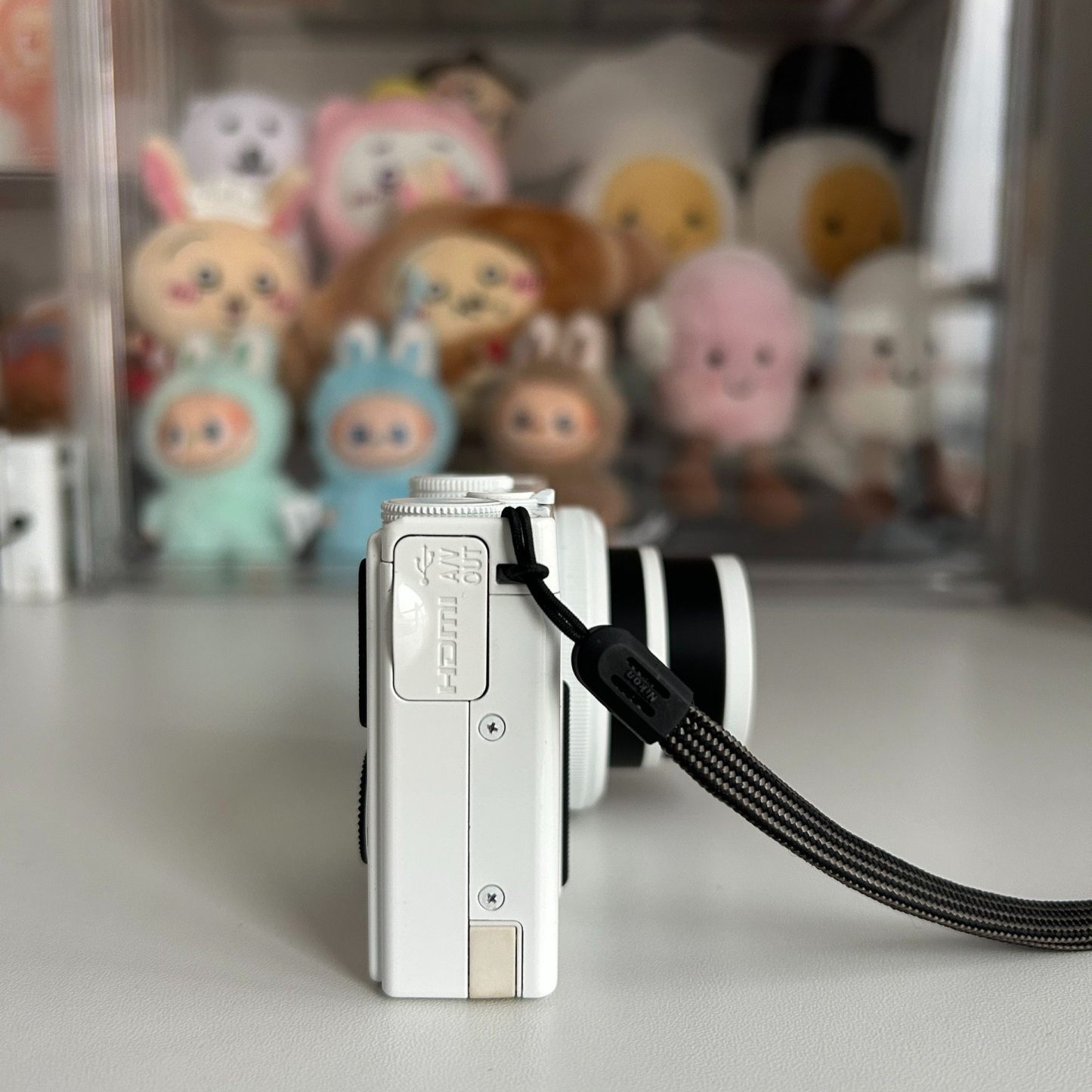 Nikon COOLPIX P330 White/Black Digital Camera 12.2MP 5x Zoom GPS Full HD RAW NRW