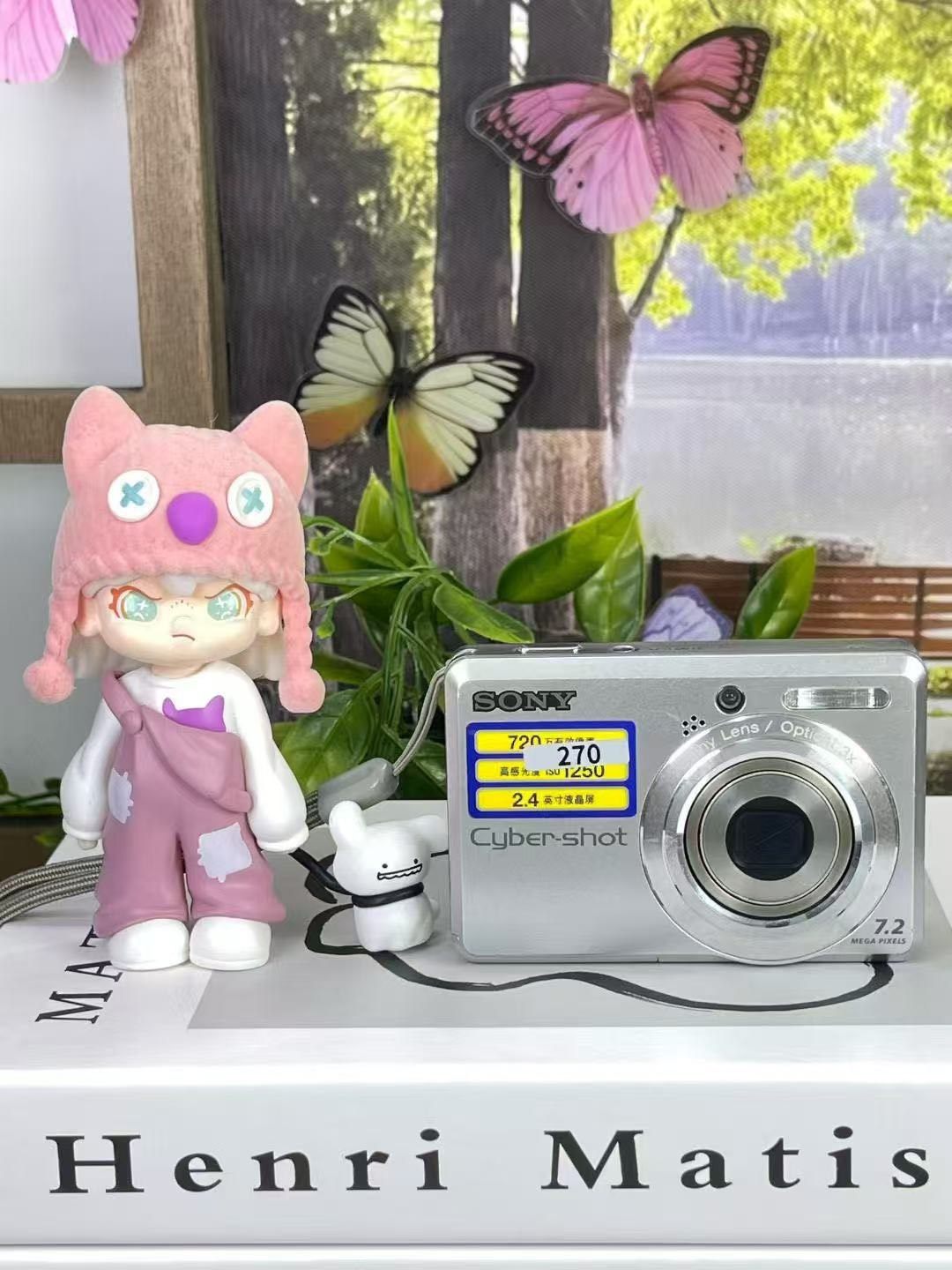 SONY Cyber-shot DSC-W730 Vintage Digital Camera 16.1MP 8x Optical Zoom