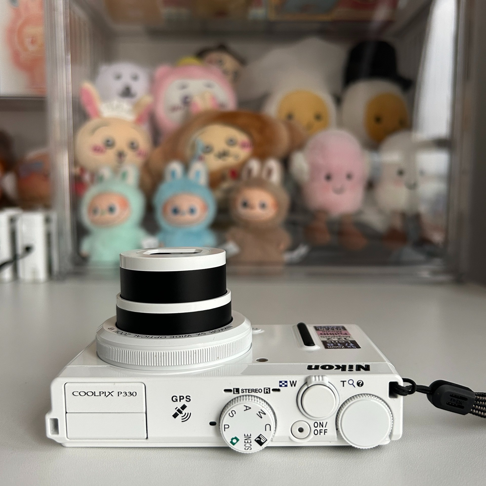 Nikon COOLPIX P330 White/Black Digital Camera 12.2MP 5x Zoom GPS Full HD RAW NRW