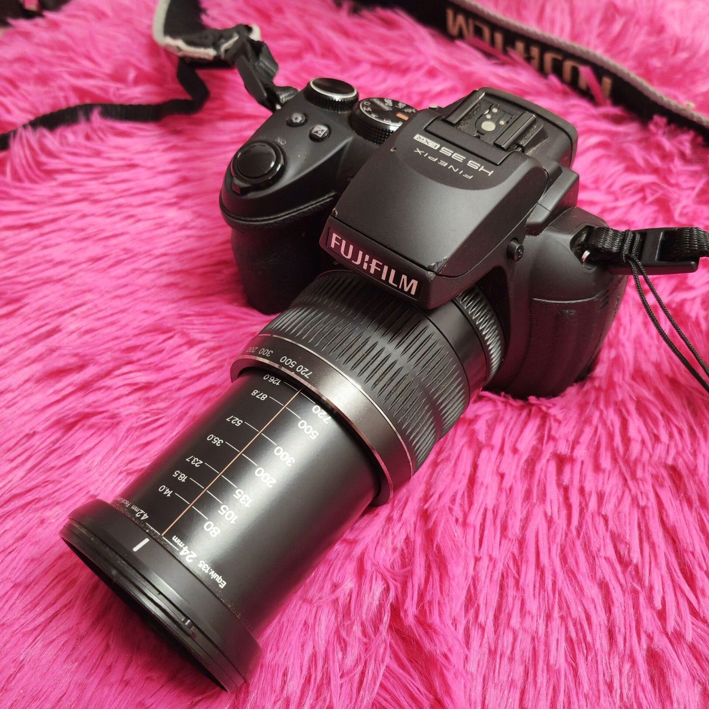 FujiFilm FinePix HS35EXR 16MP Digital Camera & Acces. 24–720mm 30x Optical Zoom