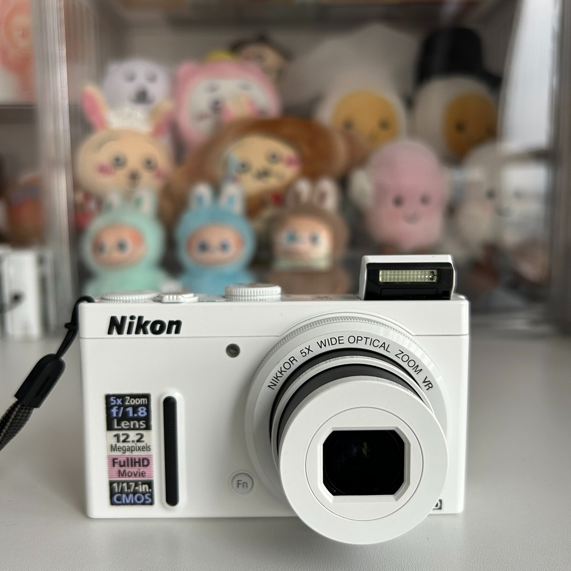 Nikon COOLPIX P330 White/Black Digital Camera 12.2MP 5x Zoom GPS Full HD RAW NRW