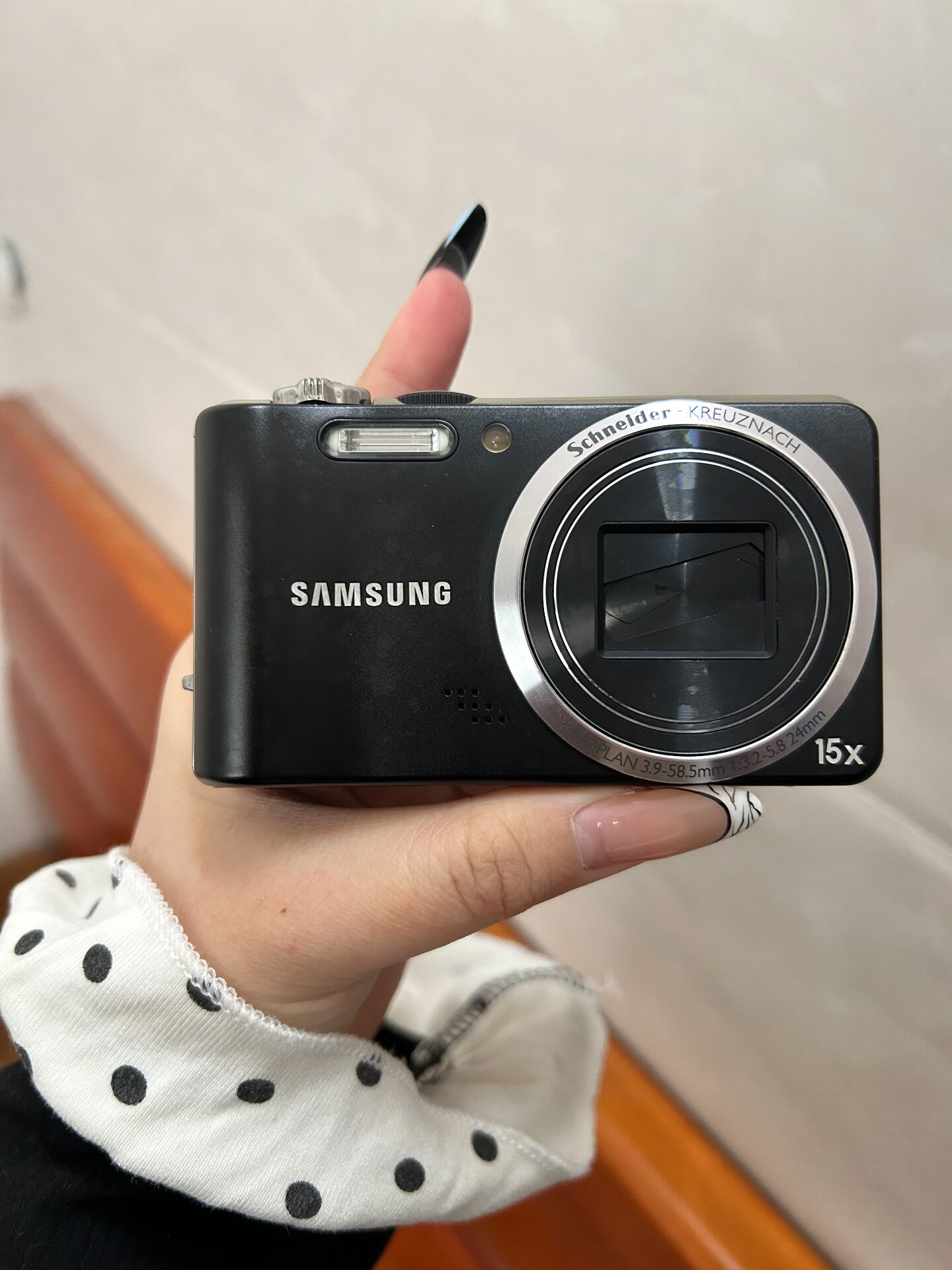 Samsung WB600 12MP Black Compact Digital Camera 15x Optical Zoom