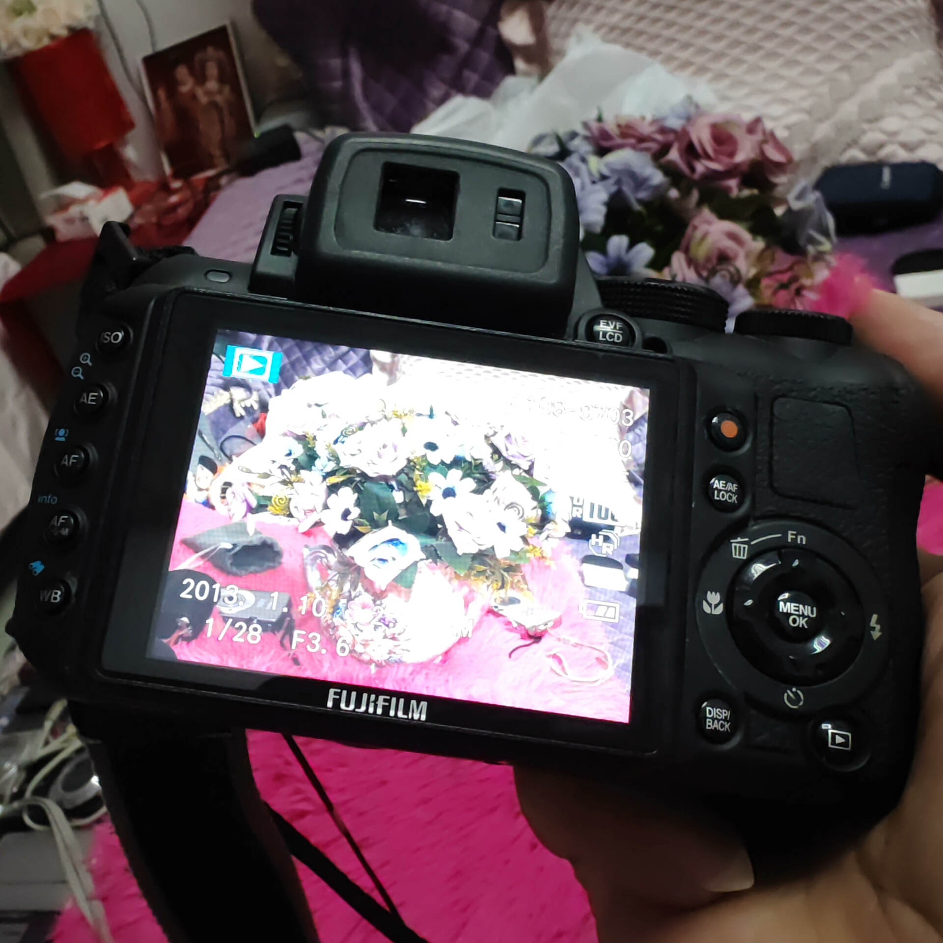 FujiFilm FinePix HS35EXR 16MP Digital Camera & Acces. 24–720mm 30x Optical Zoom