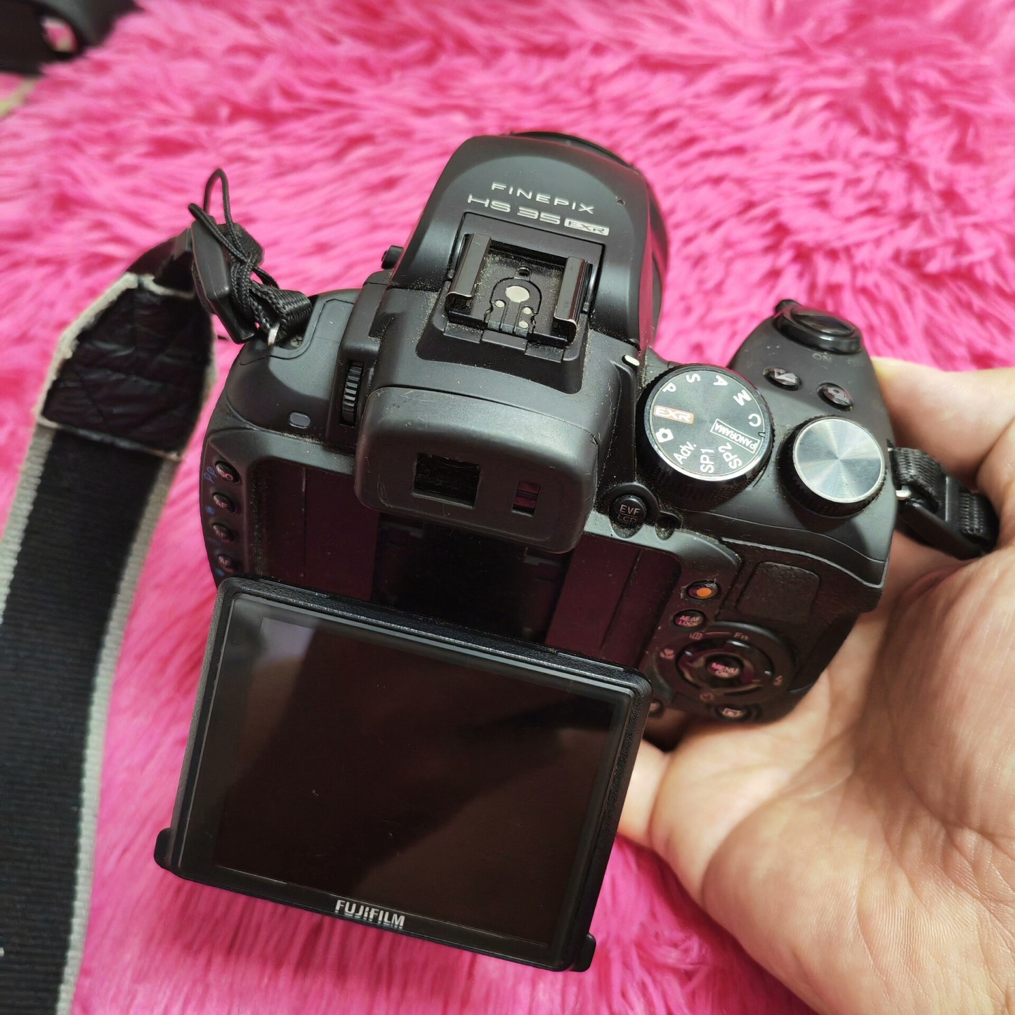 FujiFilm FinePix HS35EXR 16MP Digital Camera & Acces. 24–720mm 30x Optical Zoom