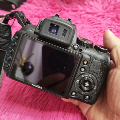 FujiFilm FinePix HS35EXR 16MP Digital Camera & Acces. 24–720mm 30x Optical Zoom